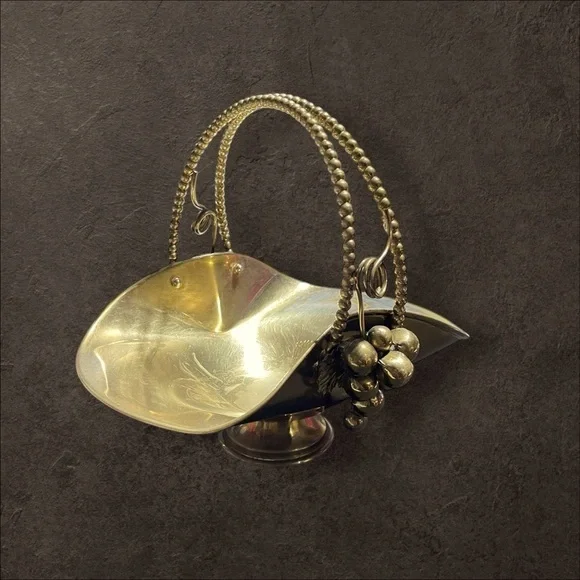 Vintage Solid Brass Basket With Handle Made In Italy With Leaf And Grape Design - Picture 2 of 9